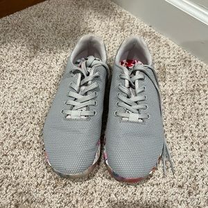 Flower NoBulls, size 8.5